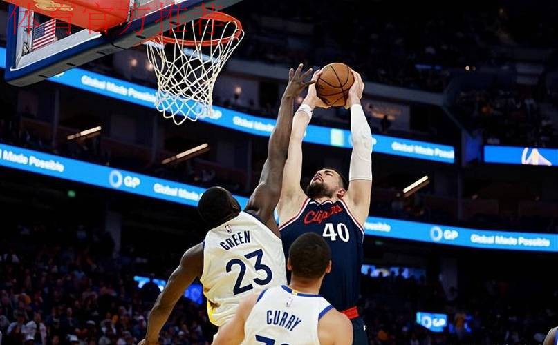 伊维察-祖巴茨半场出战17分钟,3投2中得到4分7篮板 伊维察-祖巴茨半场出战17分钟,3投2中得到4分7篮板